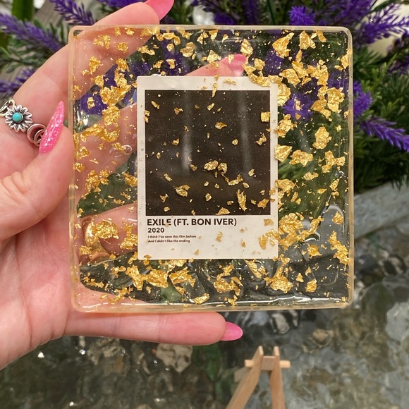 Taylor Swift Exile with Gold Flakes Resin Display Art & Mini Easel - Picture 6 of 14